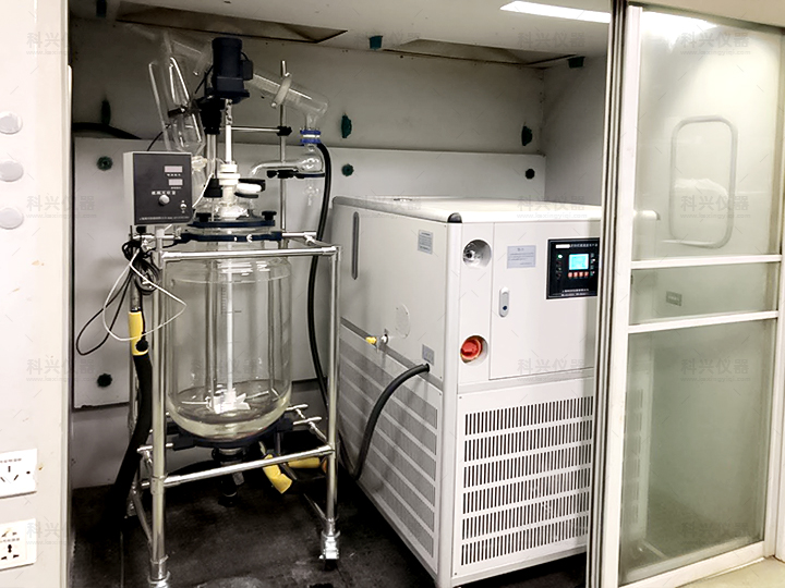 1594001309263956.jpg 防爆玻璃反應釜.jpg